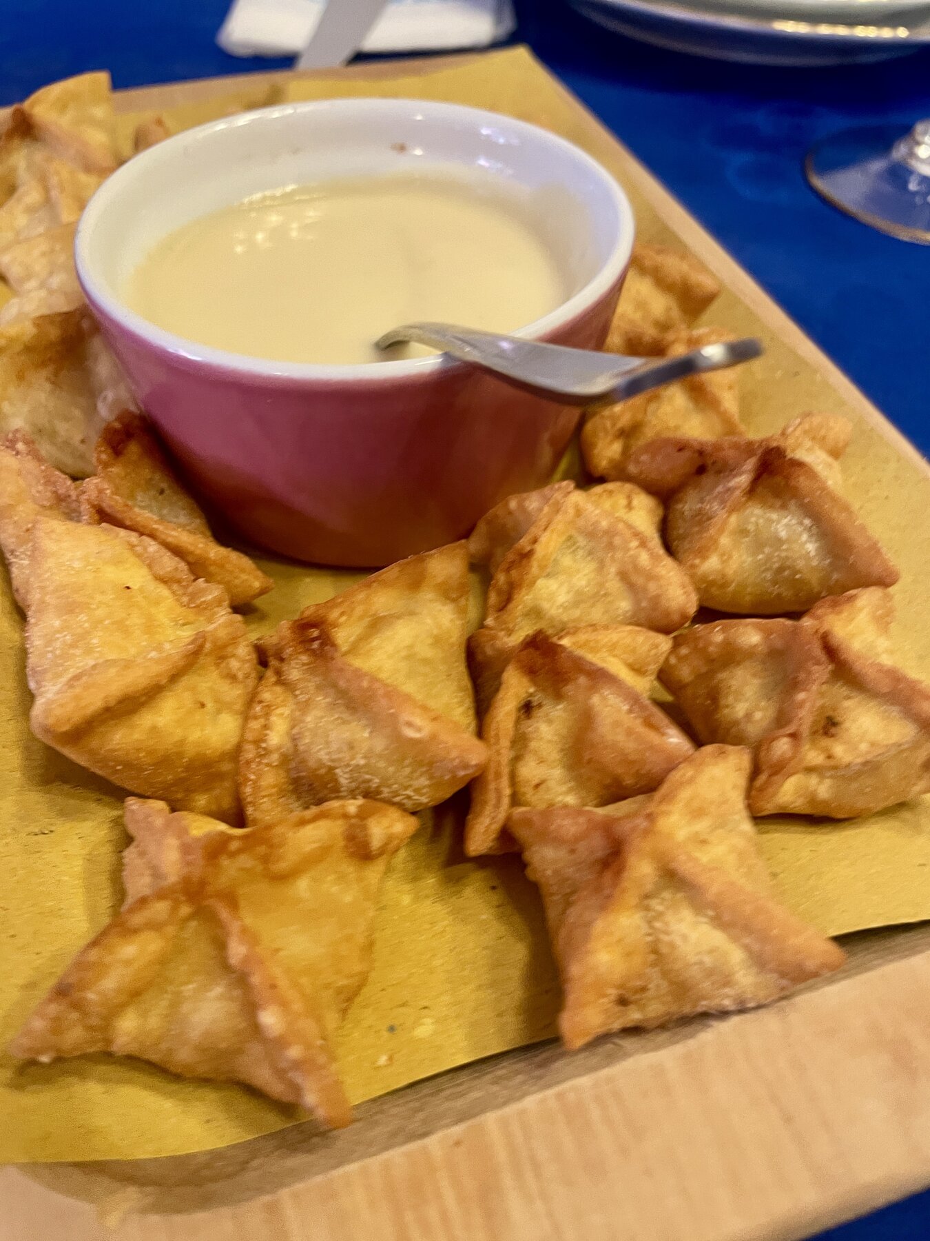 Fried starters with warm cheese dip